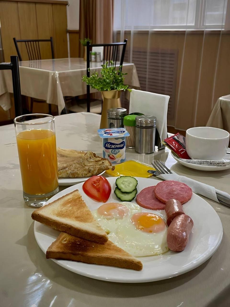 Belon Land Hotel Astana Buitenkant foto
