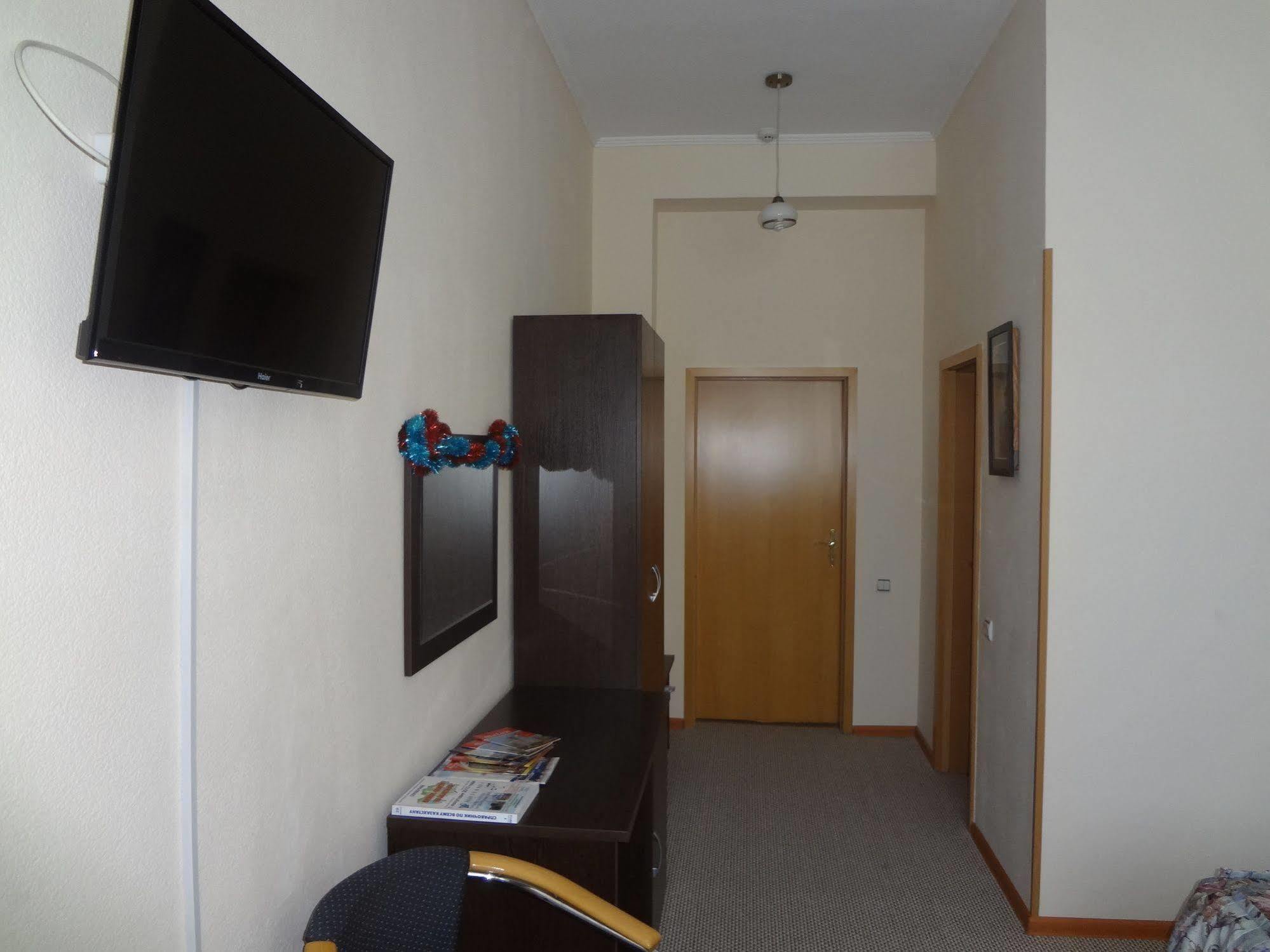 Belon Land Hotel Astana Buitenkant foto